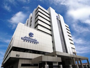 Exterior - Spacious Modern Suite for 7 Guests (George Town)