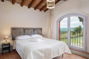Free WiFi - Converted barn with sunset views in Tuscany (Reggello)