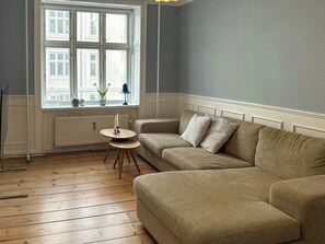 TV - Newly renovated period flat in Vesterbro (København)