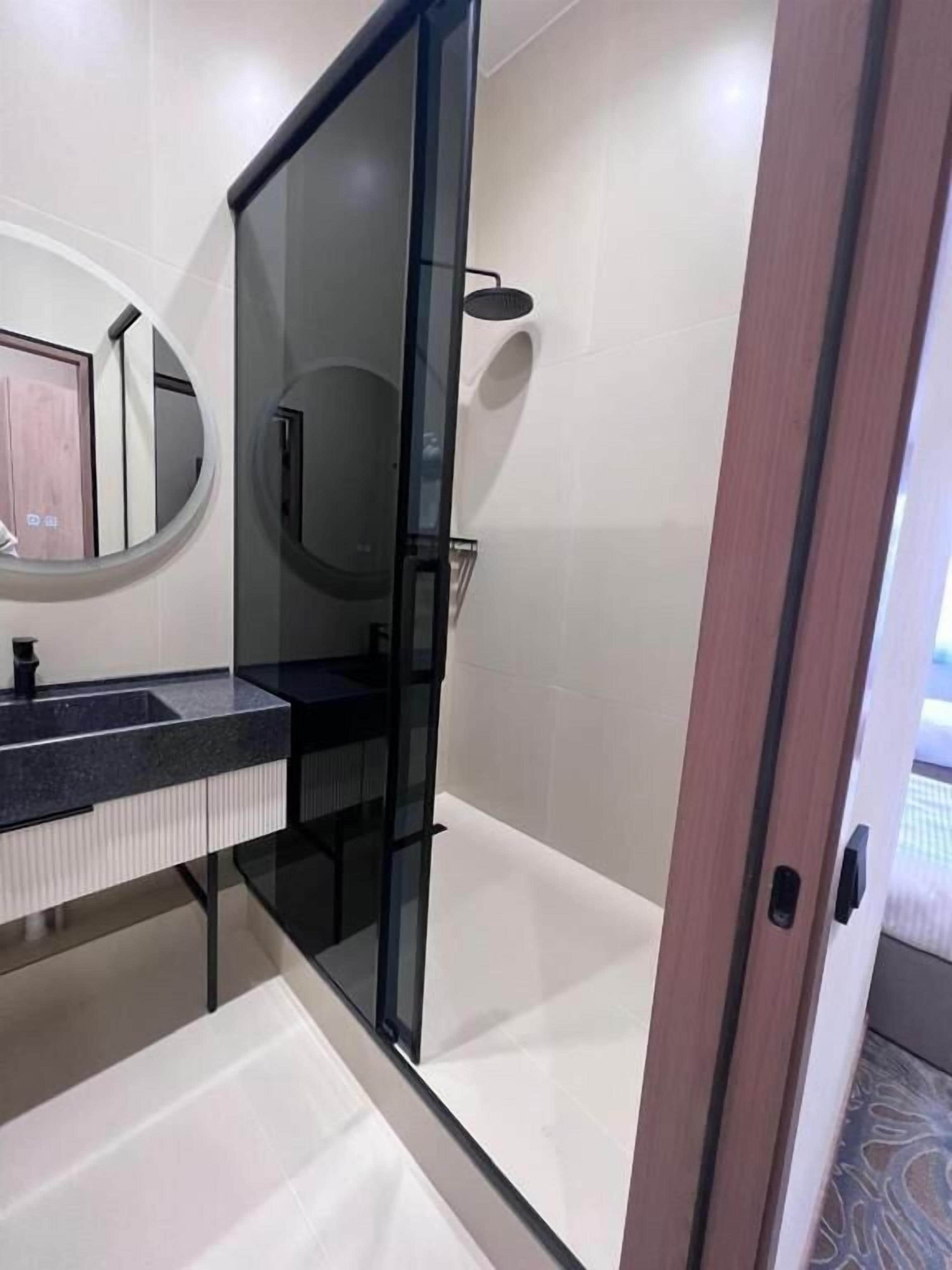Basic Twin Room, City View | Bilik Mandi | Selipar 