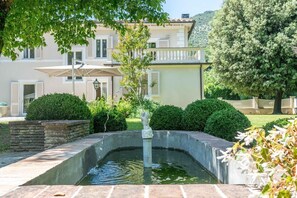 Property grounds - [Luxury Tuscan Villa] Pool, Tennis & Private Park (Lucca)