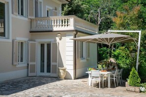 Outdoor dining - [Luxury Tuscan Villa] Pool, Tennis & Private Park (Lucca)