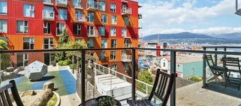 Cozy condo with excellent views, 5 mins to arena