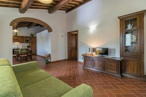 TV - Newly renovated apartment in Chianti with pool (Montaione)