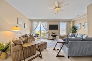Living area - Beautiful Poolside Condo in an Oceanfront Building! (Virginia Beach)