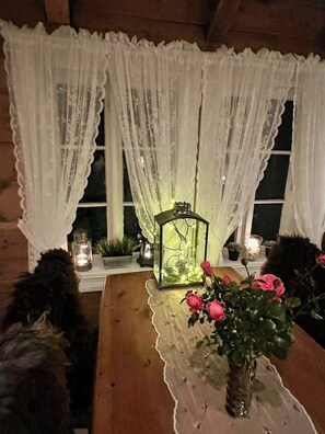 Interior - Historic farm with sea view over Bjørnefjorden (Baldersheim)