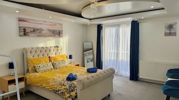 4 bedrooms, iron/ironing board, free WiFi, bed sheets