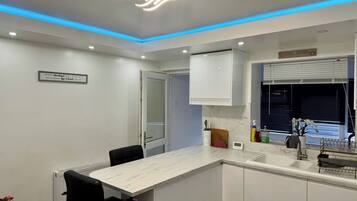 Coffee/tea maker, fridge, microwave, oven