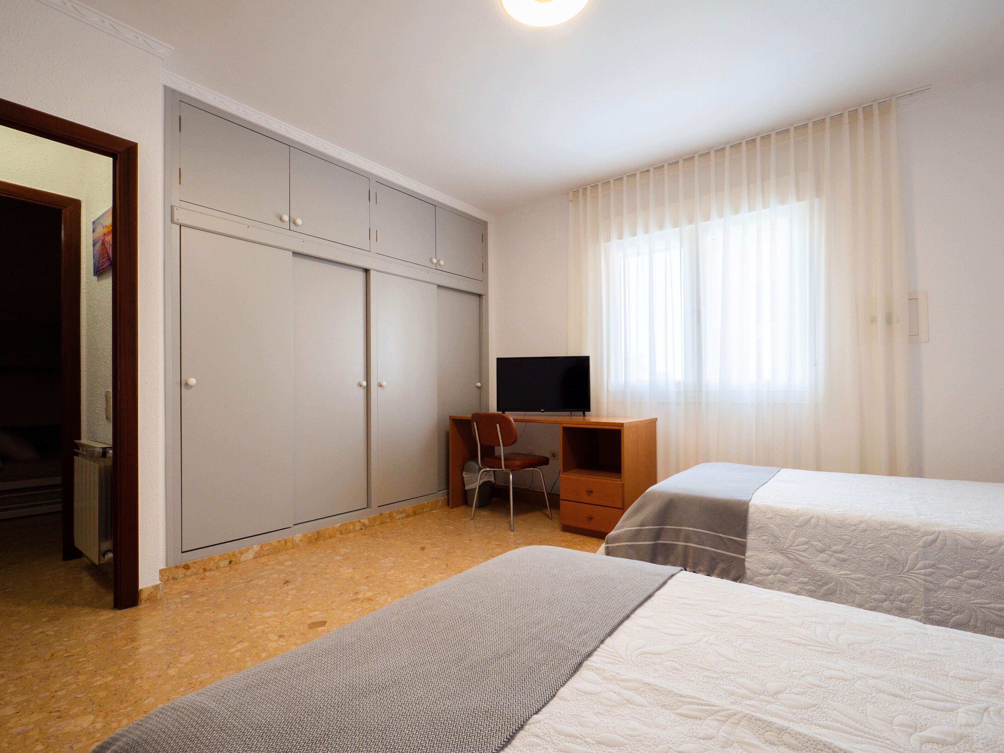 Iron/ironing board, WiFi, bed sheets