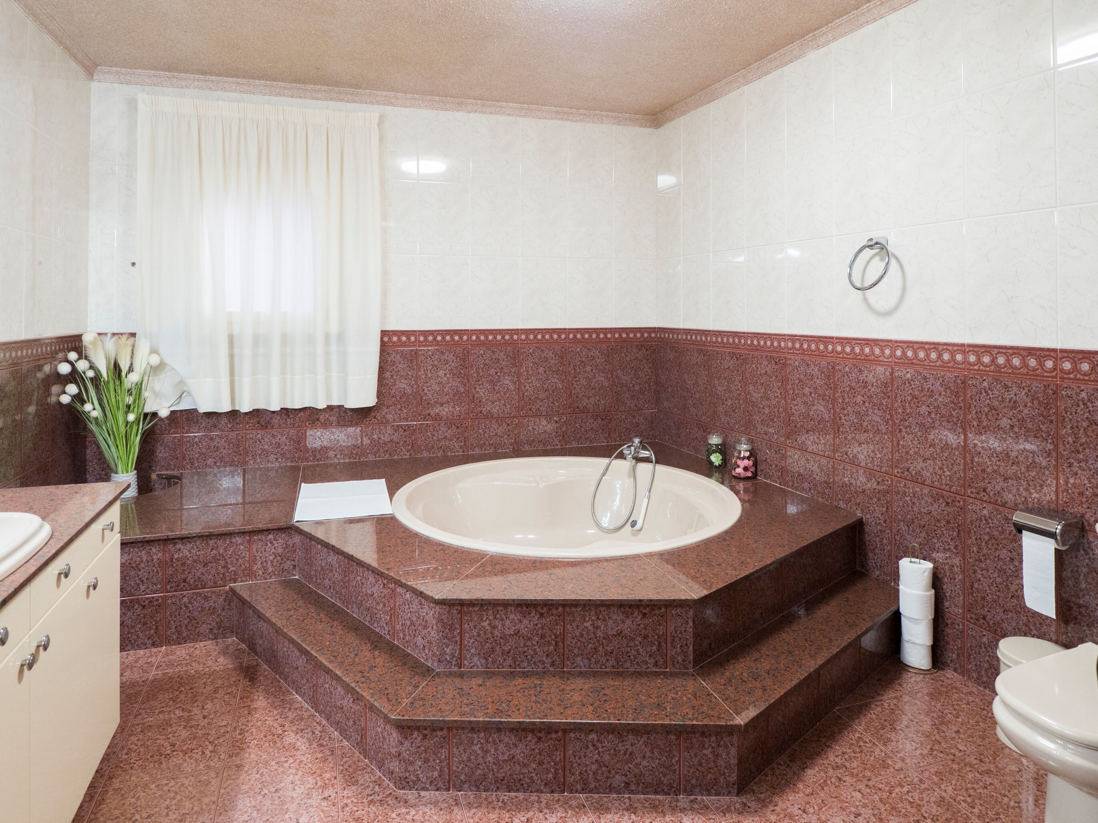 Ducha, secador de pelo y toallas