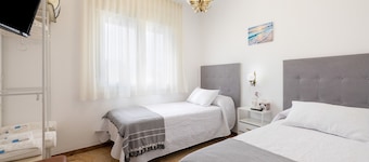 Holiday Home 'MM Delta Holidays' with Mountain View, Wi-Fi and Air Conditioning