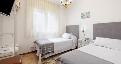 Ferienhaus 'MM Delta Holidays' mit Bergblick, WLAN und Klimaanlage