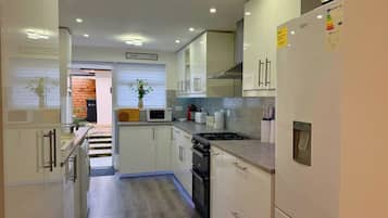 Coffee/tea maker, fridge, microwave, oven