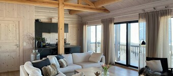 Lichte en moderne hut met prachtig uitzicht op de bergen