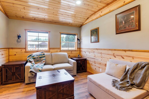House (1 Bedroom) | Interior - Private Yard w/ Games! Family Getaway in Forks (Forks)