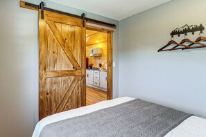 House (1 Bedroom) | Interior - Private Yard w/ Games! Family Getaway in Forks (Forks)