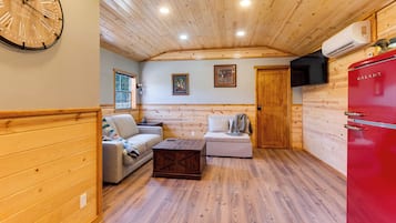 House (1 Bedroom) | Interior