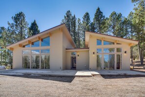 House (3 Bedrooms) | Interior - 2 Mi to Angel Fire Resort: Year-round Retreat (Angel Fire)