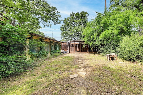Interior - 2 Mi to Denton Square! Spacious Home w/ Backyard (Denton)
