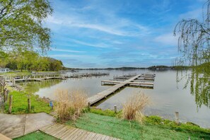 House (2 Bedrooms) | Interior - Dock, Deck & Sunsets! Little Bungalow on Lake Mary (Twin Lakes)