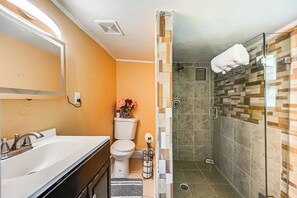 Cottage (1 Bedroom) | Interior - 2 Mi to Public Pool! Cozy Naples Cottage w/ Patio (Naples)