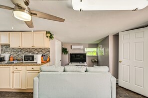 Interior - 2 Mi to Public Pool! Cozy Naples Cottage w/ Patio (Naples)