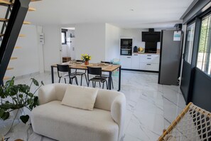 TV - Les2toits Loft with Pool in the Heart of Sologne (Pruniers-en-Sologne)