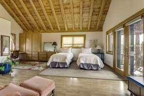 Interior - Hot Tub & Views! 8,000-sq-ft Glenwood Springs Gem (Glenwood Springs)