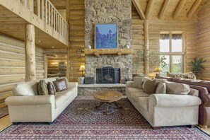 Interior - Hot Tub & Views! 8,000-sq-ft Glenwood Springs Gem (Glenwood Springs)