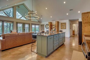 House (3 Bedrooms) | Interior - 'coppertop Cabin' Waterfront White River Retreat (Norfork)