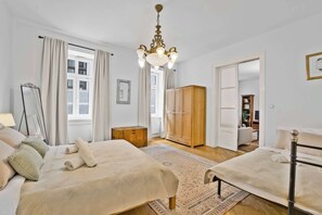 Desk, iron/ironing board, WiFi, bed sheets - Historical Centrum Escape - Culture & City Life (Bratislava)
