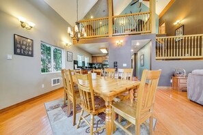 Interior - < 1 Mi to The Summit! A-frame Getaway w/ Mtn Views (Snoqualmie Pass)