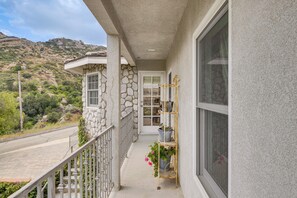 Interior - Amazing Mtn & City Views! Simi Valley Hideaway (Simi Valley)
