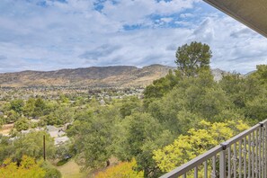 Interior - Amazing Mtn & City Views! Simi Valley Hideaway (Simi Valley)