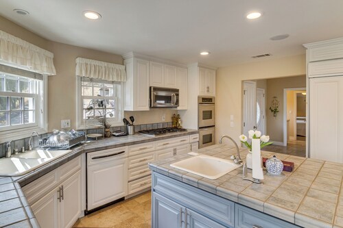 Amazing Mtn & City Views! Simi Valley Hideaway