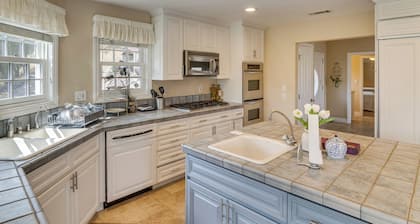 Amazing Mtn & City Views! Simi Valley Hideaway