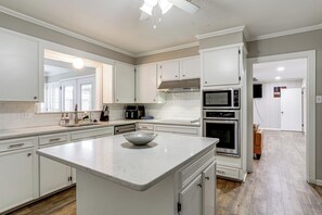 Interior - 3 Mi to Dtwn Alexandria: Family Home w/ Hot Tub! (Alexandria)