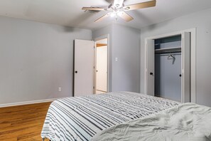 Interior - 3 Mi to Dtwn Alexandria: Family Home w/ Hot Tub! (Alexandria)