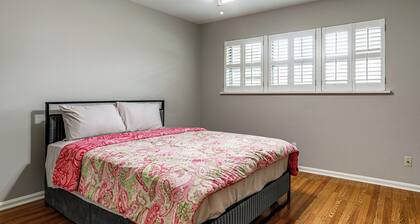 3 Mi to Dtwn Alexandria: Family Home w/ Hot Tub!