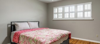 3 Mi to Dtwn Alexandria: Family Home w/ Hot Tub!
