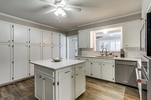 Interior - 3 Mi to Dtwn Alexandria: Family Home w/ Hot Tub! (Alexandria)