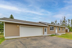 House (3 Bedrooms) | Interior - Explore the Upper Peninsula! Marquette Home (Marquette)