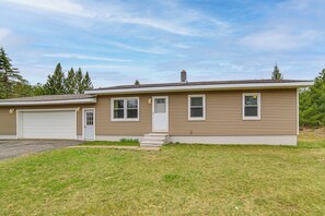 House (3 Bedrooms) | Interior - Explore the Upper Peninsula! Marquette Home (Marquette)