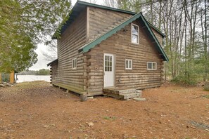 House (2 Bedrooms) | Interior - Hot Tub & Boat Dock! Belgrade Lakes Family Cabin (Norridgewock)