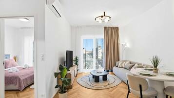 Desk, iron/ironing board, WiFi, bed sheets
