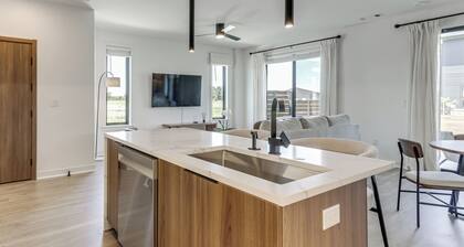 5 Mi to Walmart Amp: Modern Townhome w/ Yard!