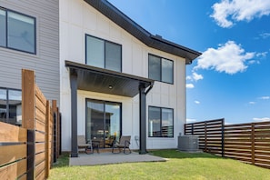 Apartment (3 Bedrooms) | Interior - 5 Mi to Walmart Amp: Modern Townhome w/ Yard! (Lowell)