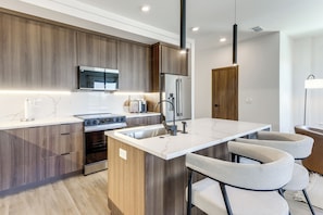 Apartment (3 Bedrooms) | Interior - 5 Mi to Walmart Amp: Modern Townhome w/ Yard! (Lowell)