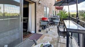 An outdoor patio with a grill, chairs, and a table. - Golf, Boat, Swim! Walkable Lake Havasu Getaway (Lake Havasu City)