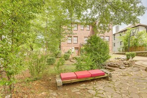 Apartment (1 Bedroom) | Interior - Birmingham Apt Near Amphitheater w/ Shared Patio (Birmingham)